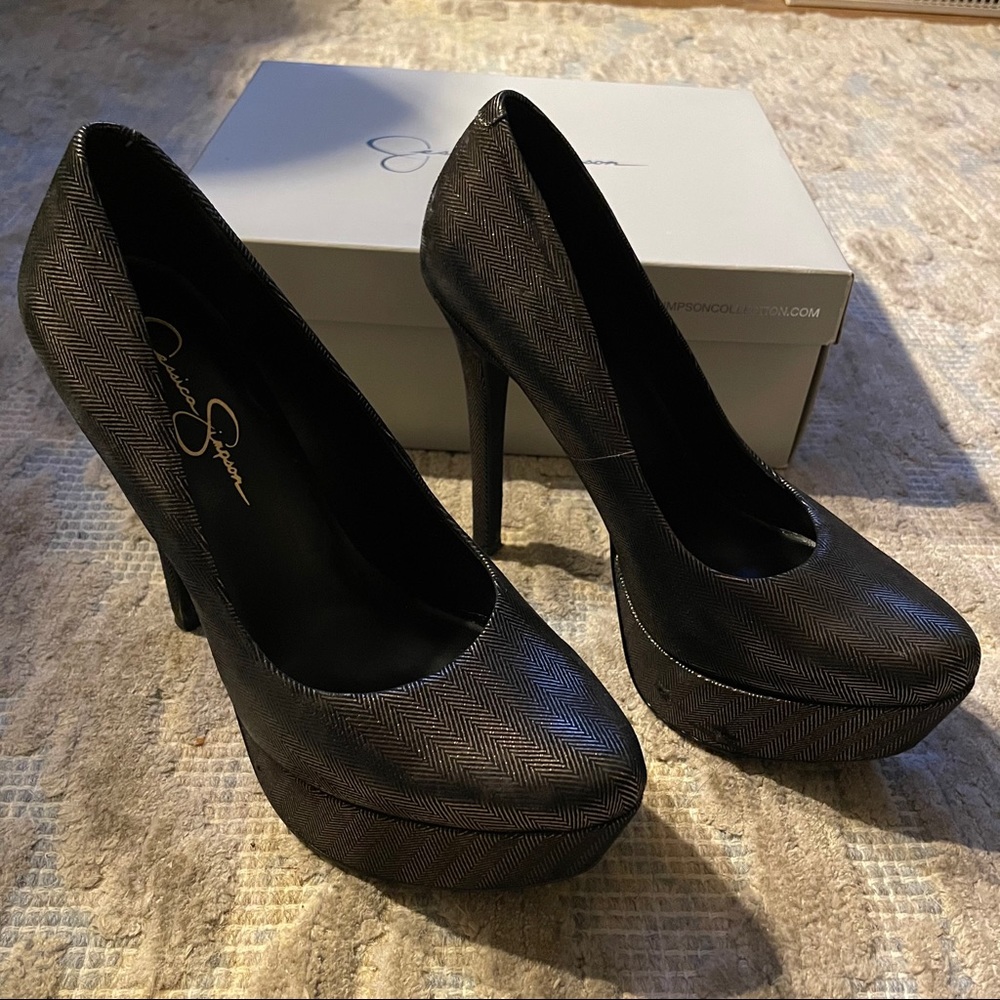 Jessica Simpson Black and Gold Pumps
